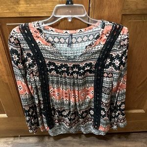 Women’s medium tunic top; lace detail